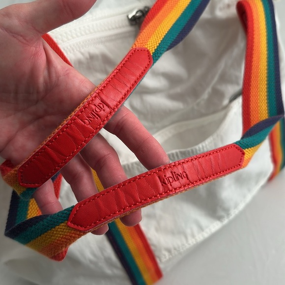 Kipling Art Medium Pride alabaster white multicolor logo rainbow strap tote bag - Picture 7 of 14
